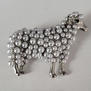 Silvertonr and Faux Pearl Sheep Brooch